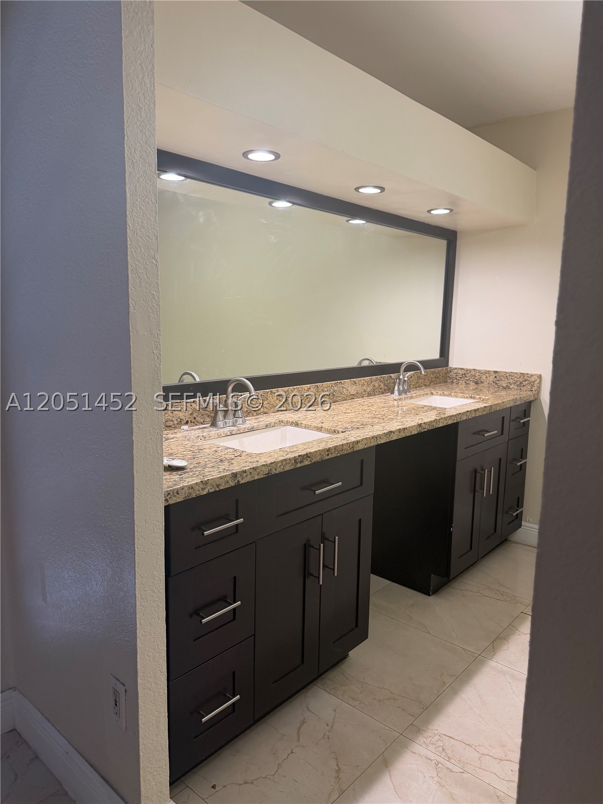 16100 Kilmarnock Dr, Miami Lakes FL 33014