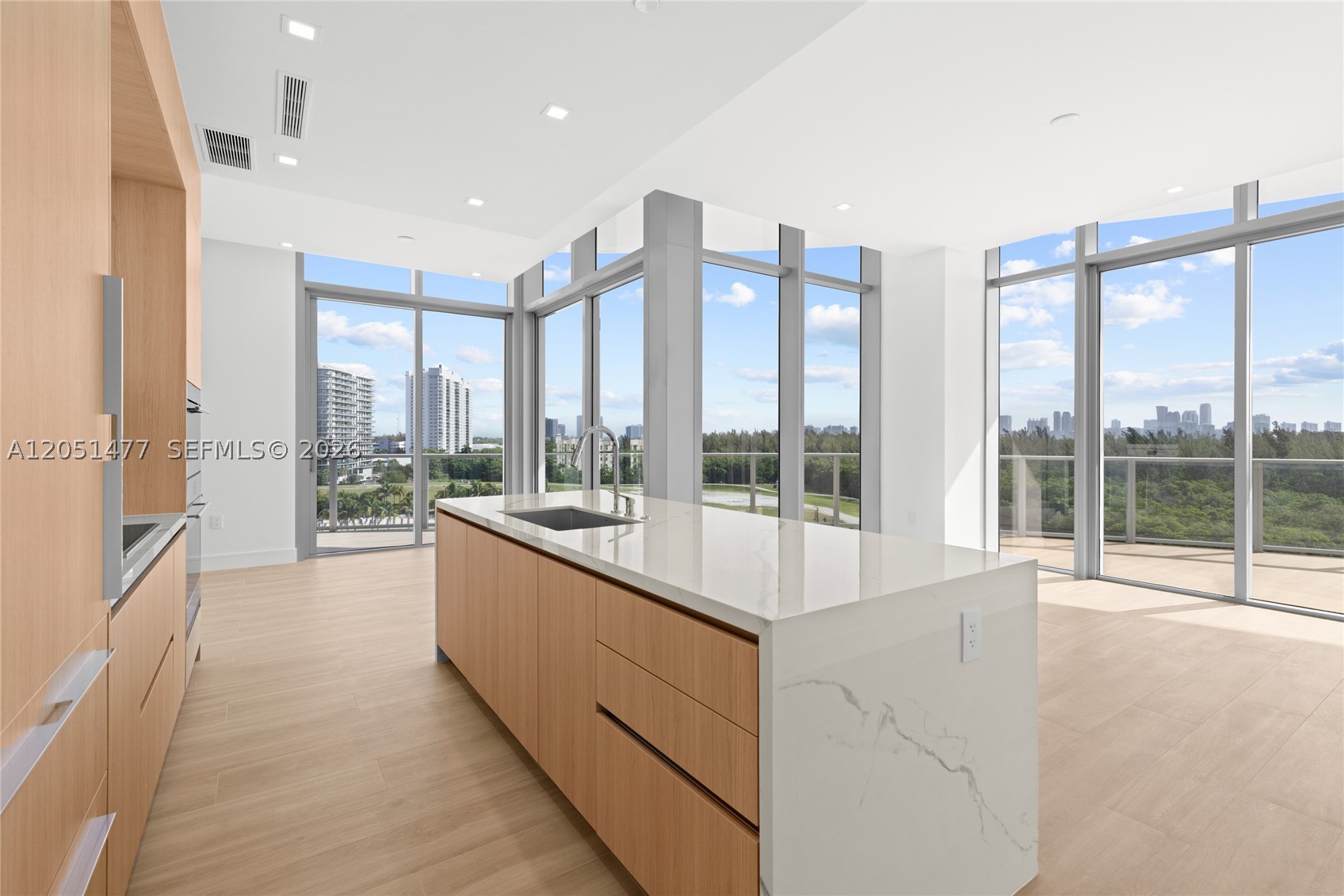 2411 Laguna Cr #611, Miami FL 33181