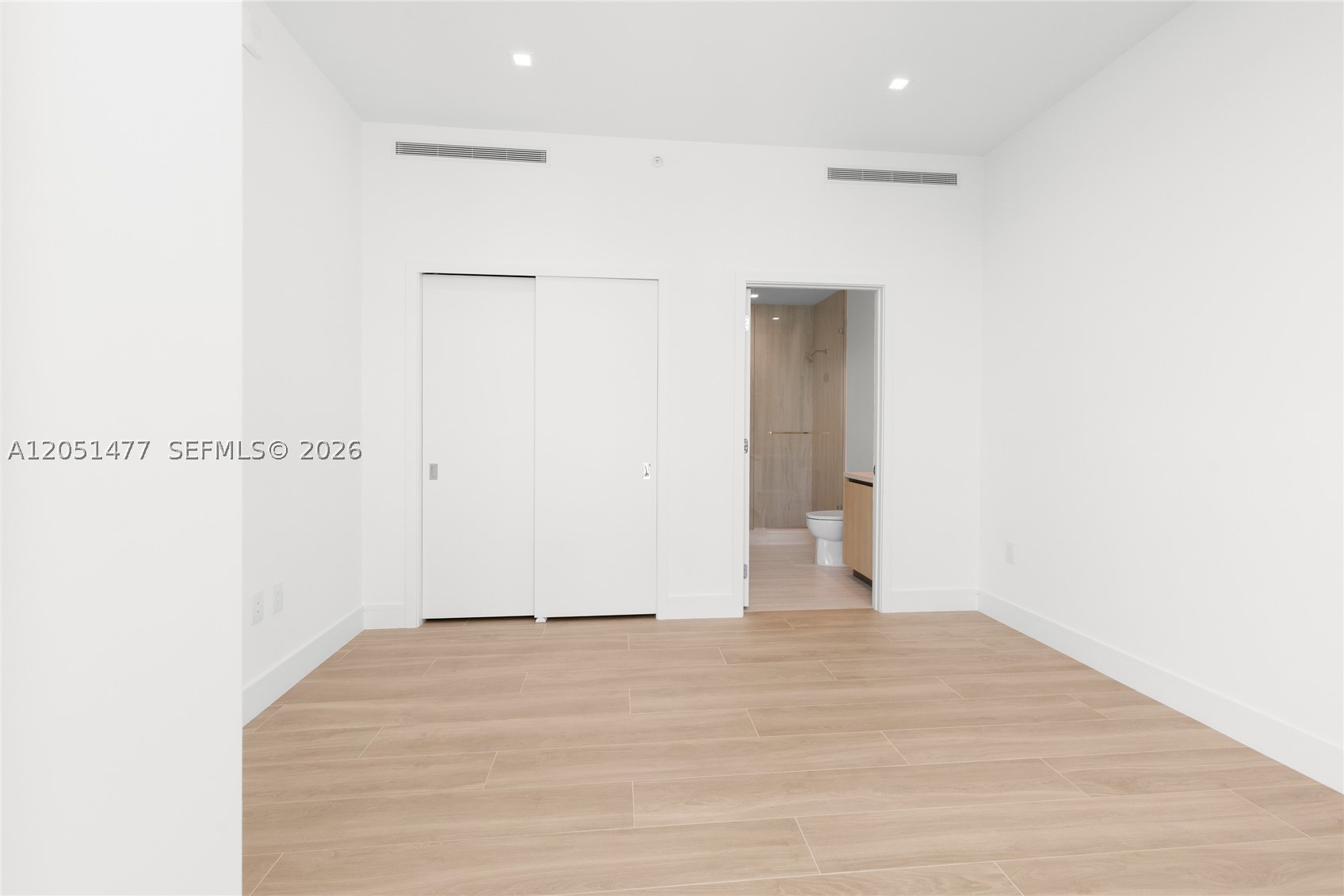 2411 Laguna Cr #611, Miami FL 33181