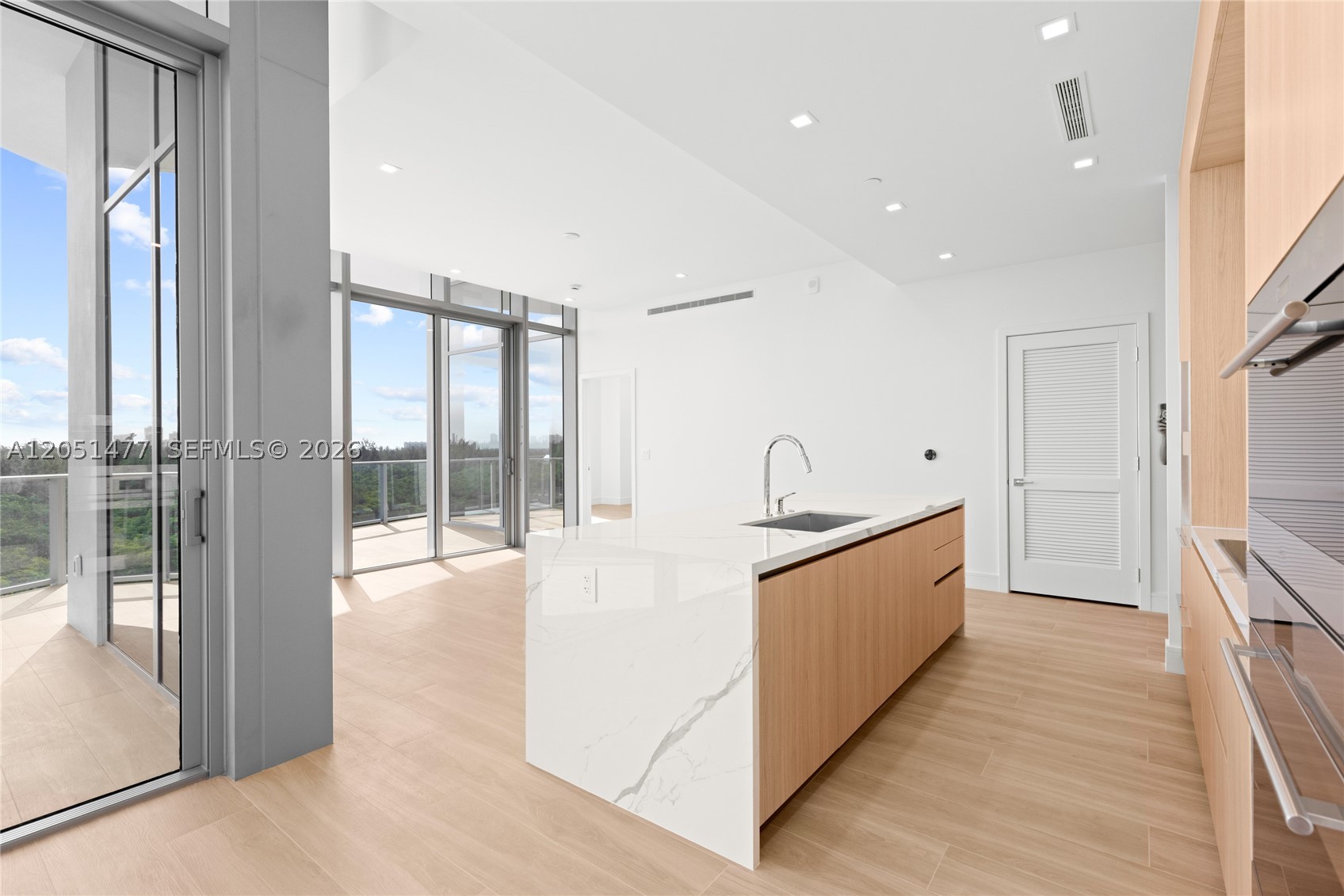 2411 Laguna Cr #611, Miami FL 33181