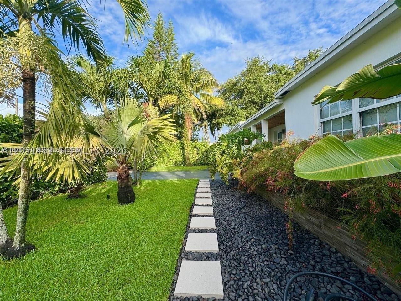 555 NE 127th St #0, North Miami FL 33161