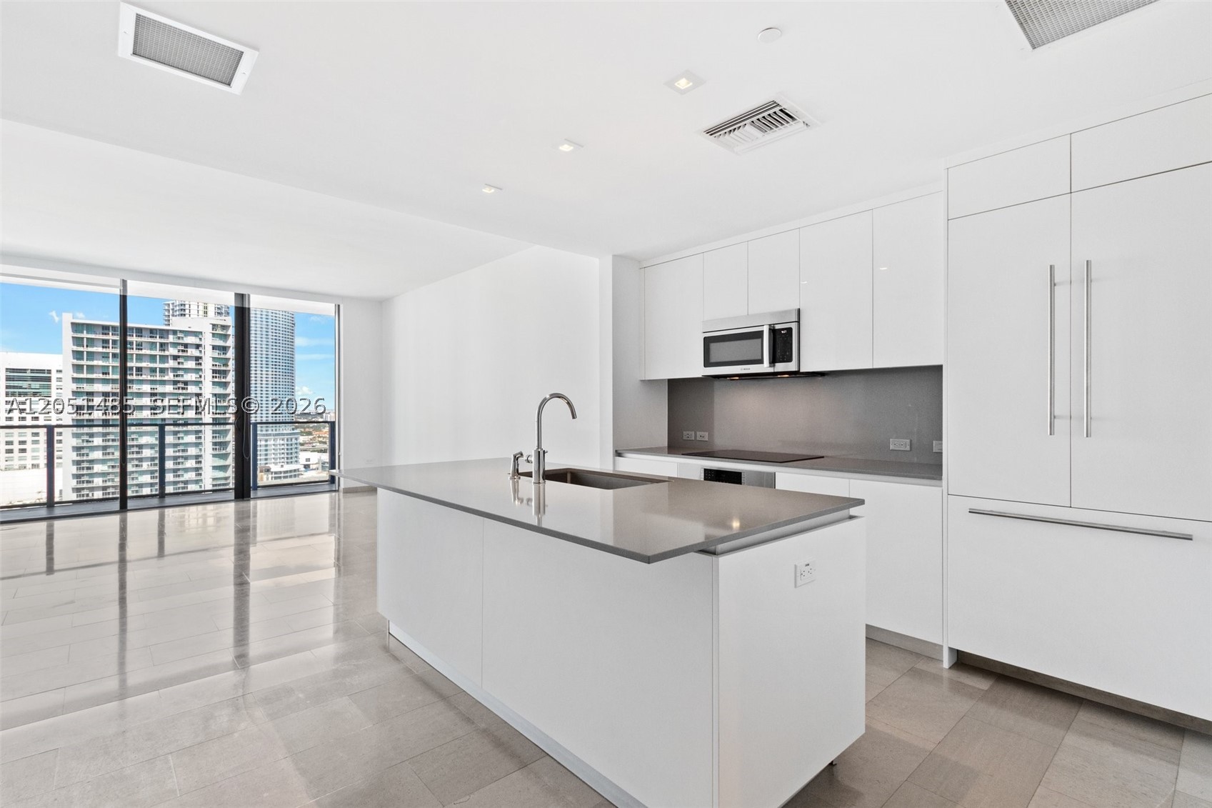 68 SE 6th St #1706, Miami FL 33131