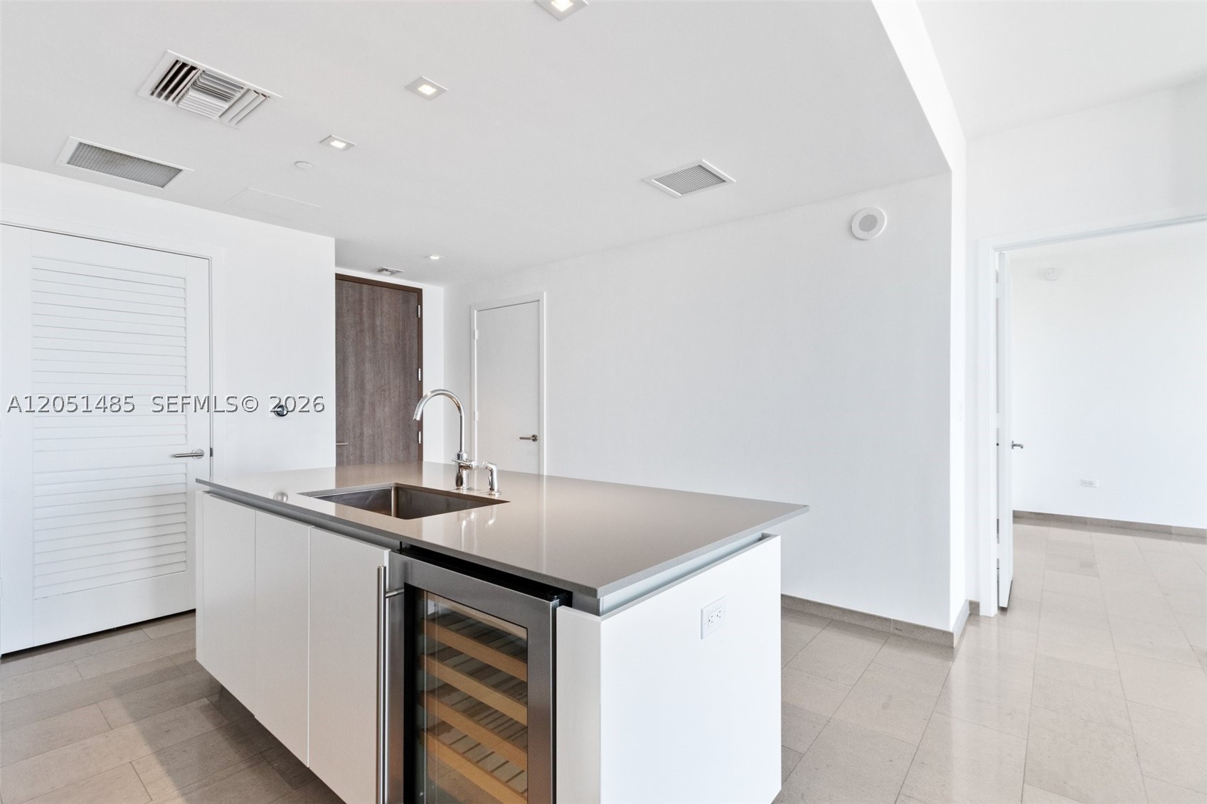68 SE 6th St #1706, Miami FL 33131