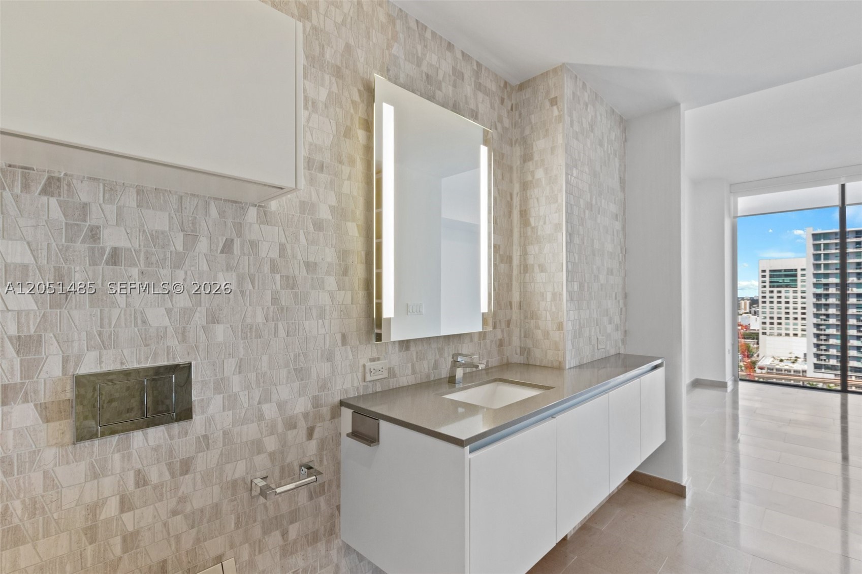 68 SE 6th St #1706, Miami FL 33131