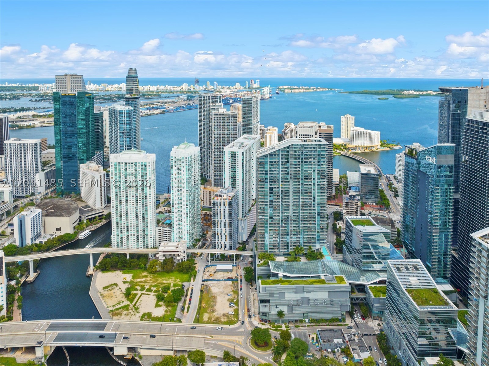 68 SE 6th St #1706, Miami FL 33131