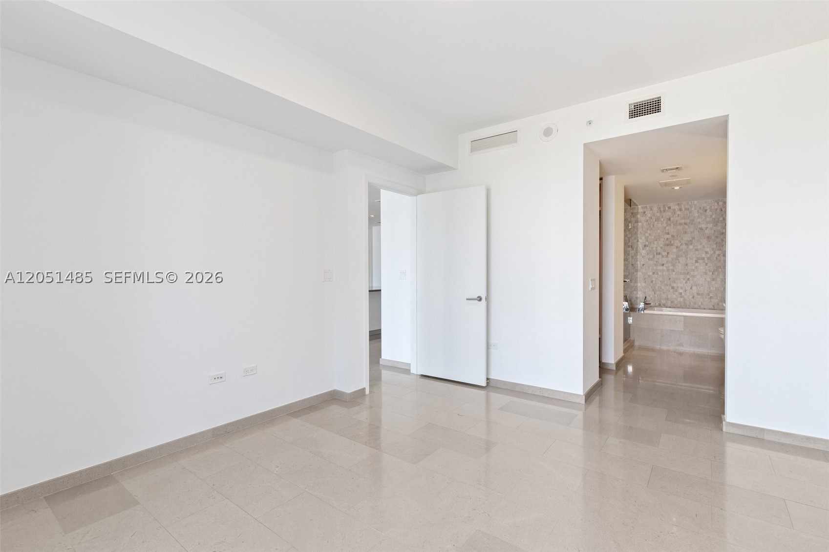 68 SE 6th St #1706, Miami FL 33131