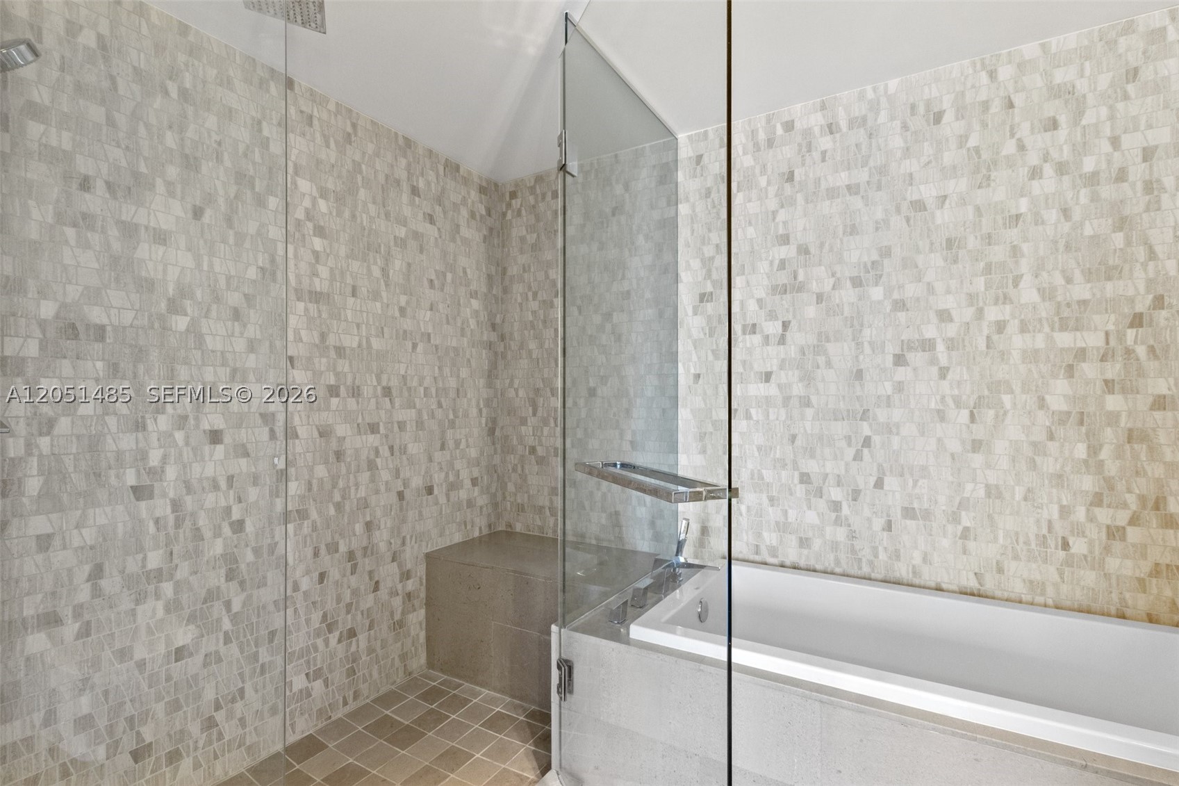68 SE 6th St #1706, Miami FL 33131