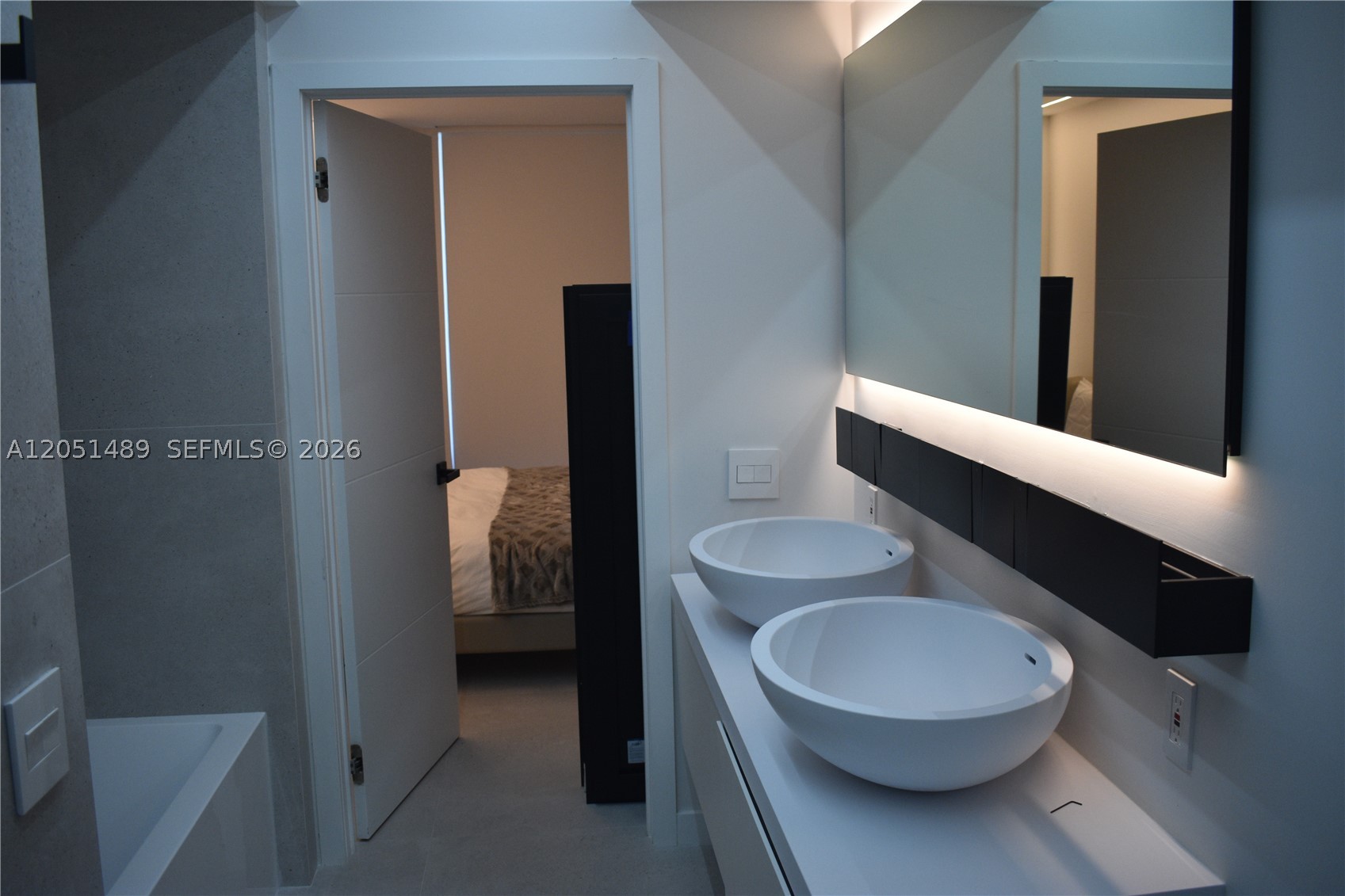 6365 Collins Ave #1211, Miami Beach FL 33141