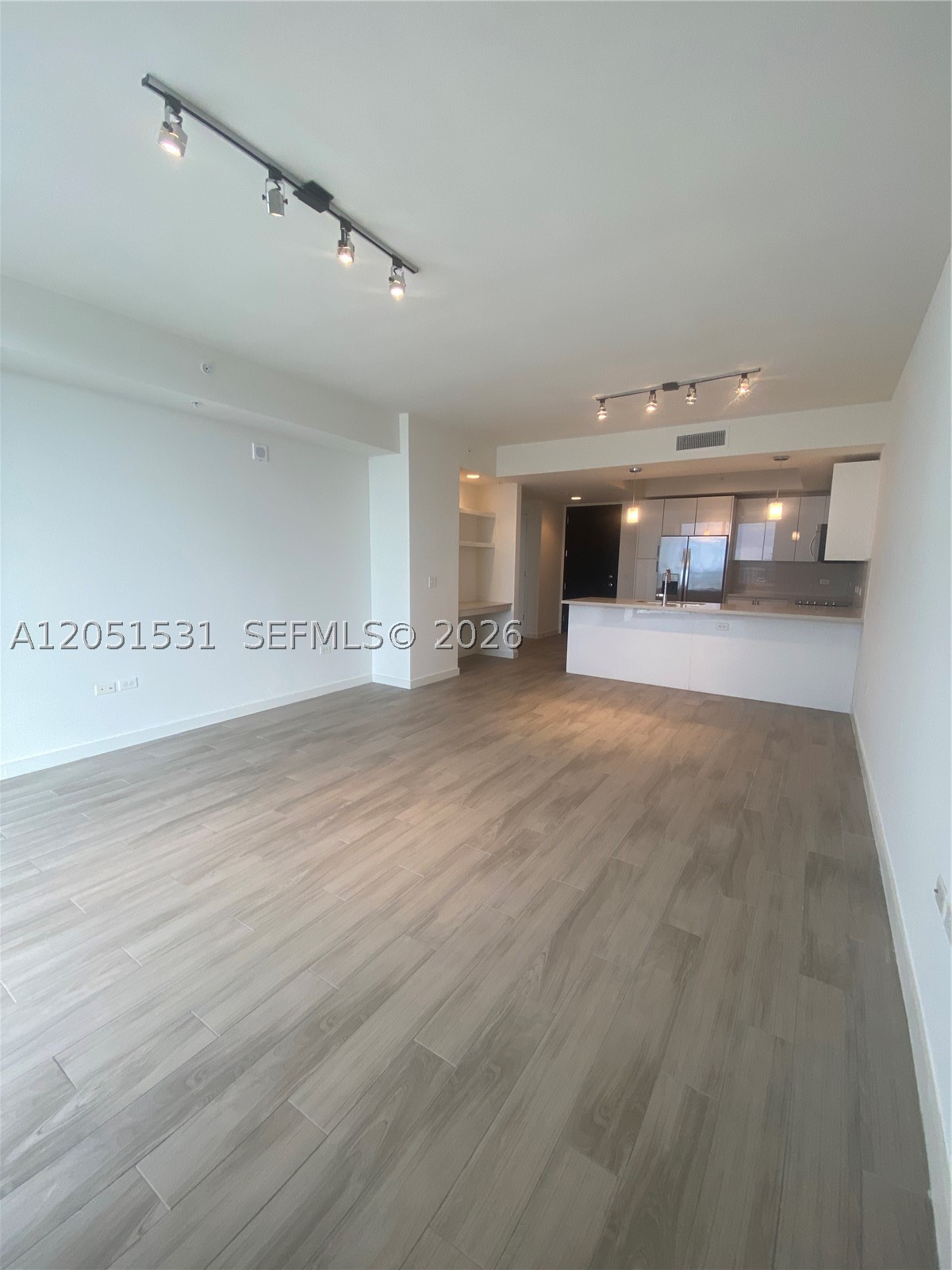 999 SW 1 AVE #3209, Miami FL 33130