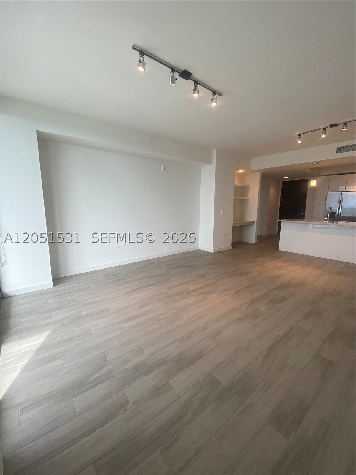 999 SW 1 AVE #3209, Miami FL 33130
