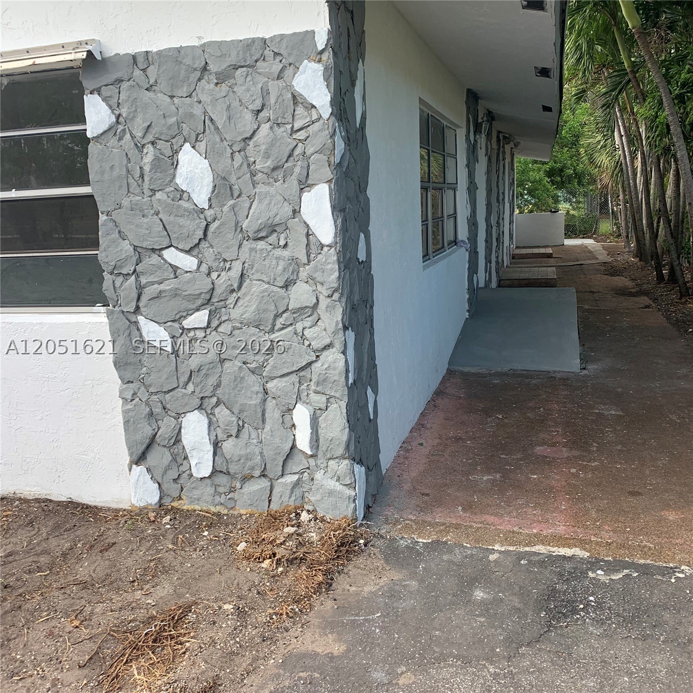 308 NW 9th St, Hallandale Beach FL 33009