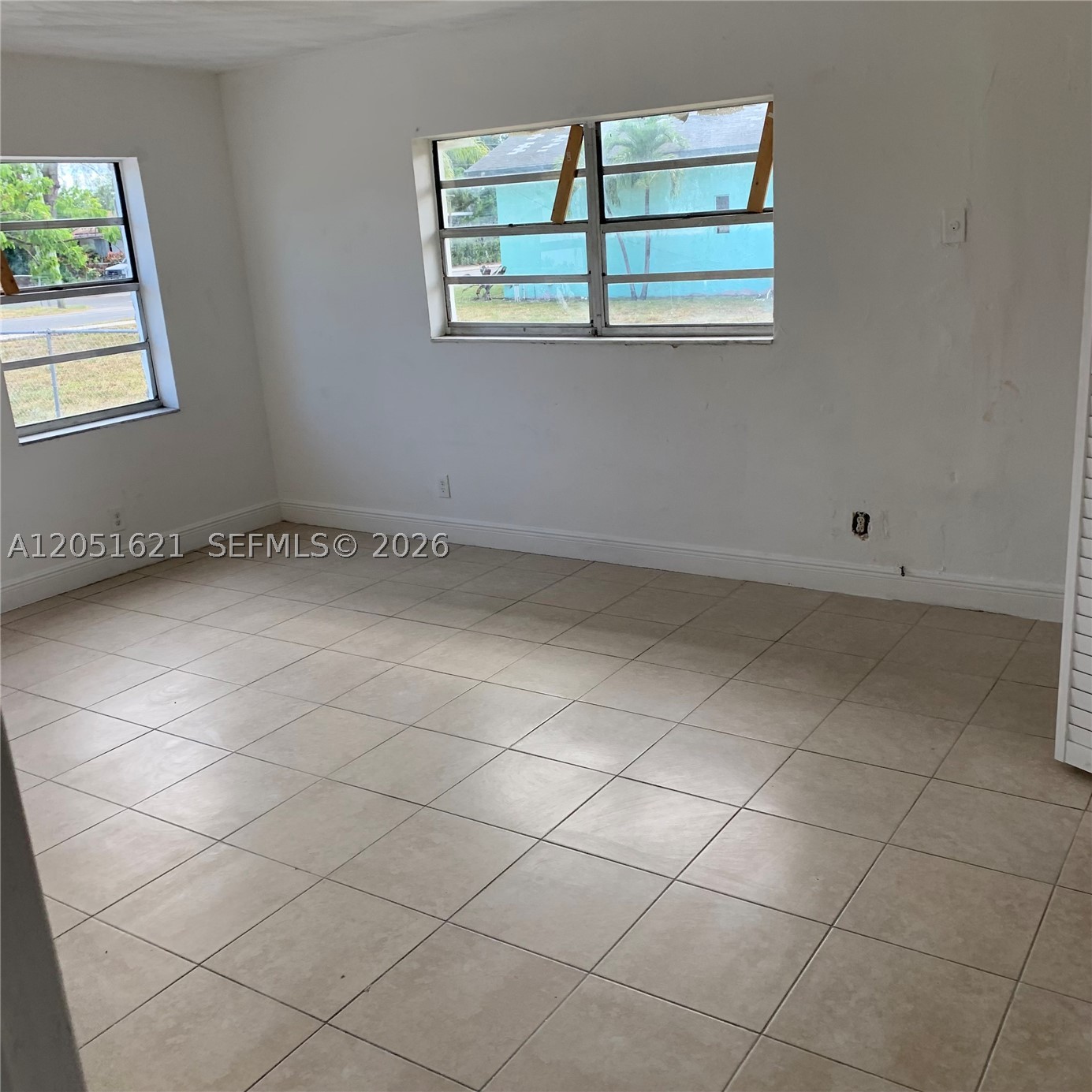 308 NW 9th St, Hallandale Beach FL 33009