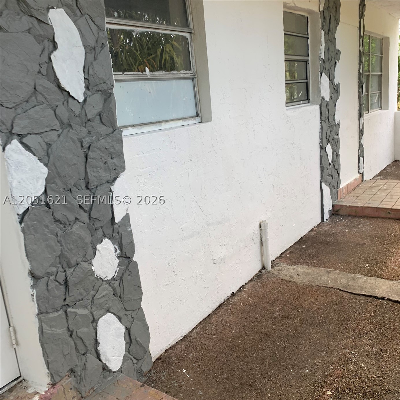 308 NW 9th St, Hallandale Beach FL 33009
