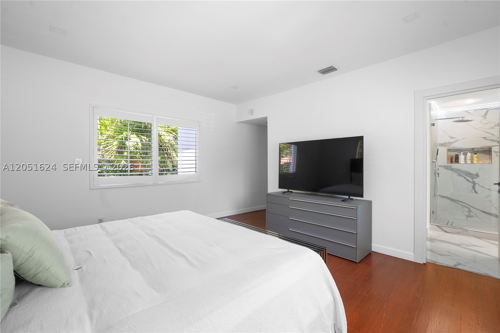 5824 Alton Rd, Miami Beach FL 33140
