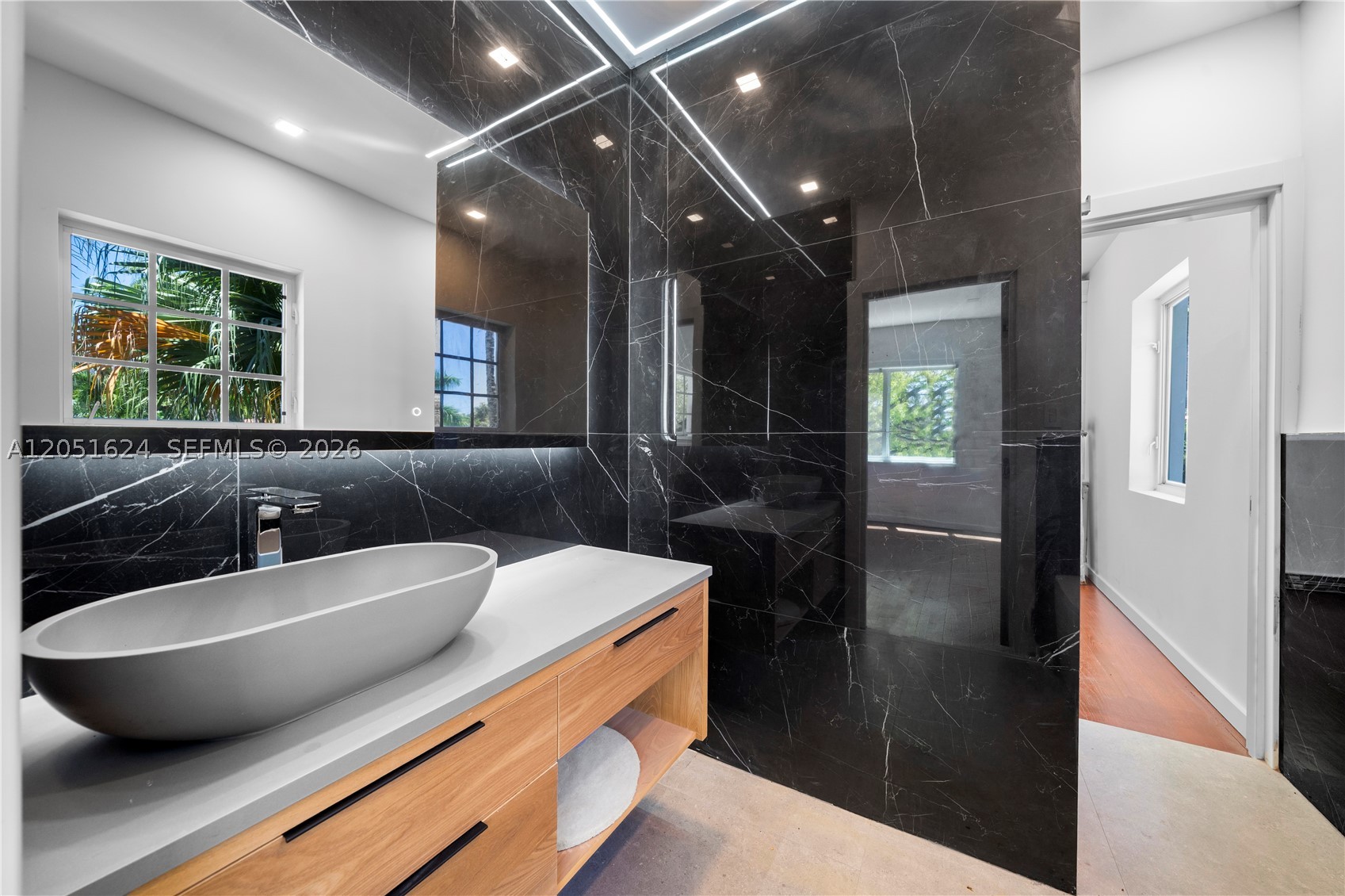 5824 Alton Rd, Miami Beach FL 33140