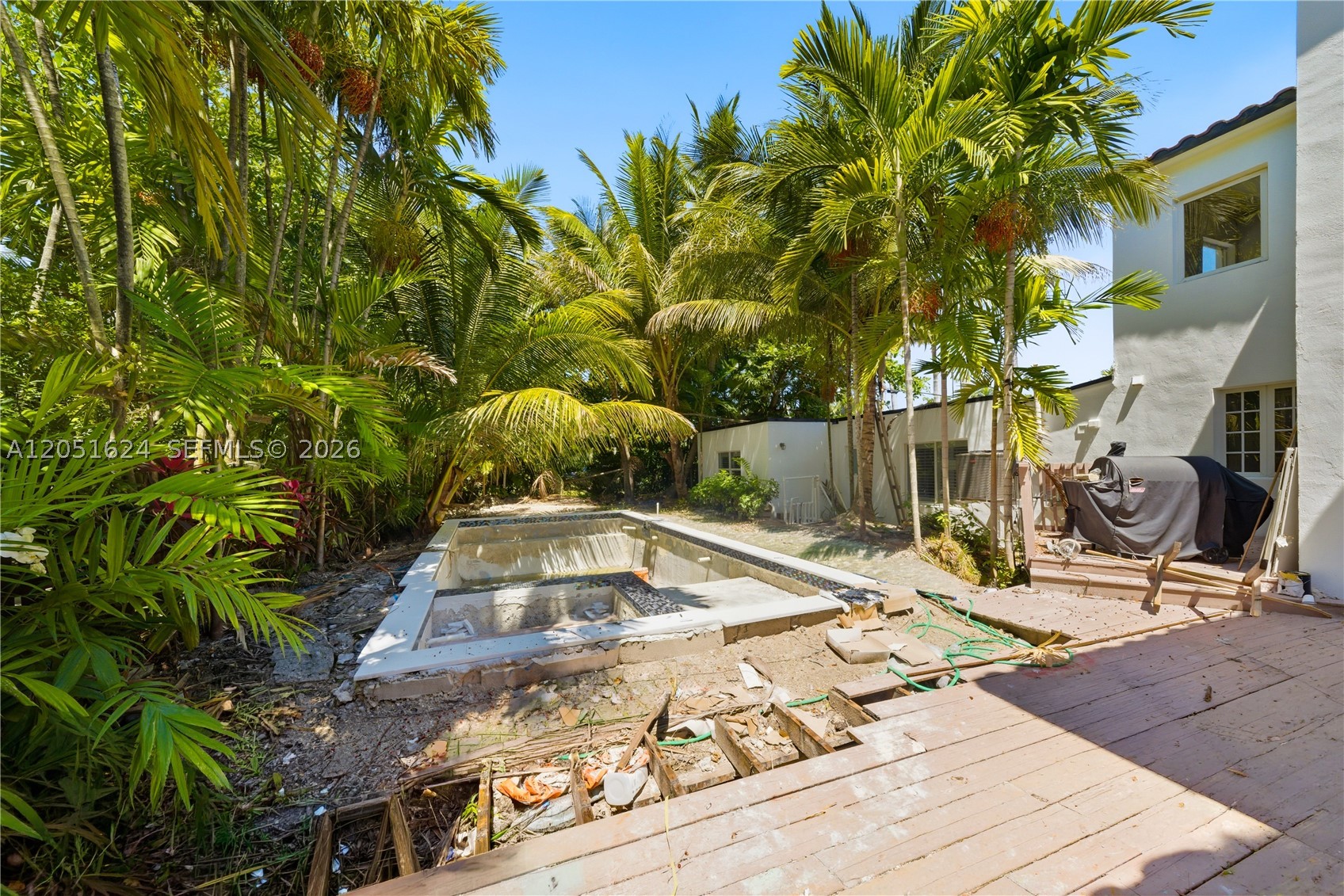 5824 Alton Rd, Miami Beach FL 33140