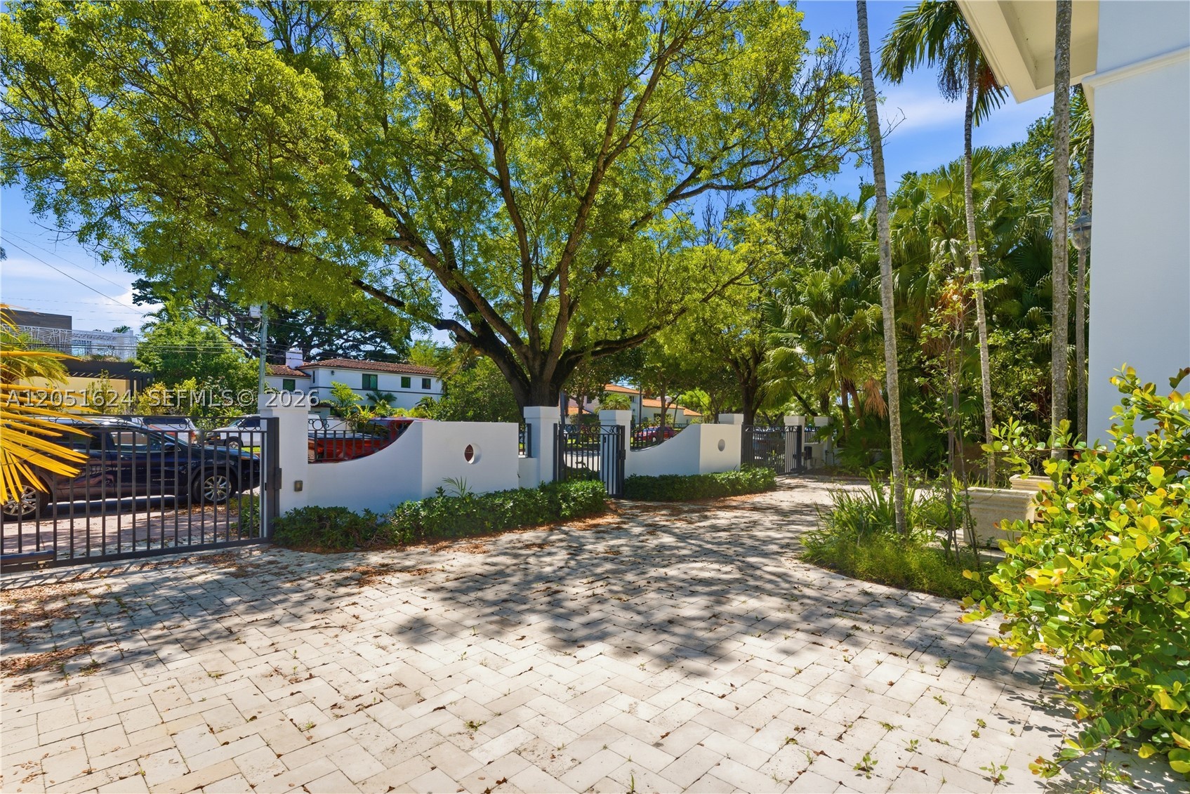 5824 Alton Rd, Miami Beach FL 33140