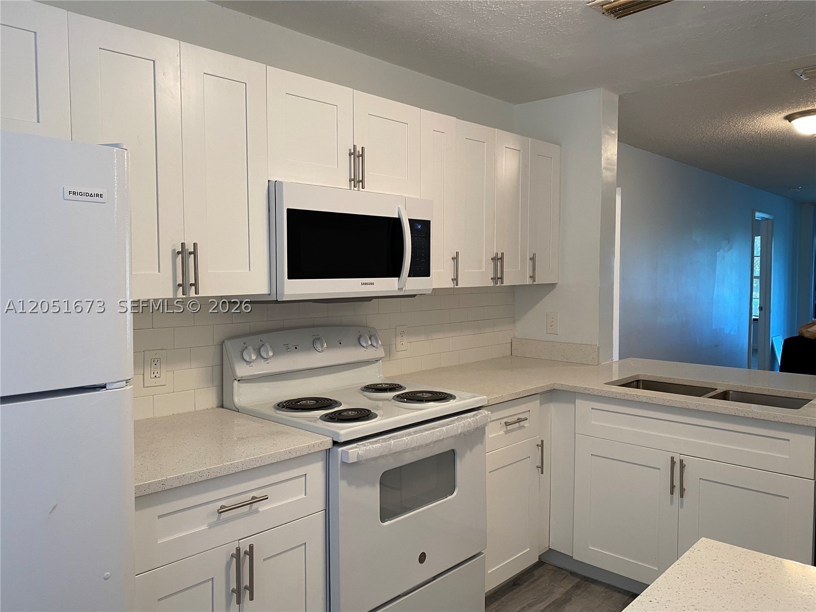 201 Lake Pointe Dr #205, Oakland Park FL 33309
