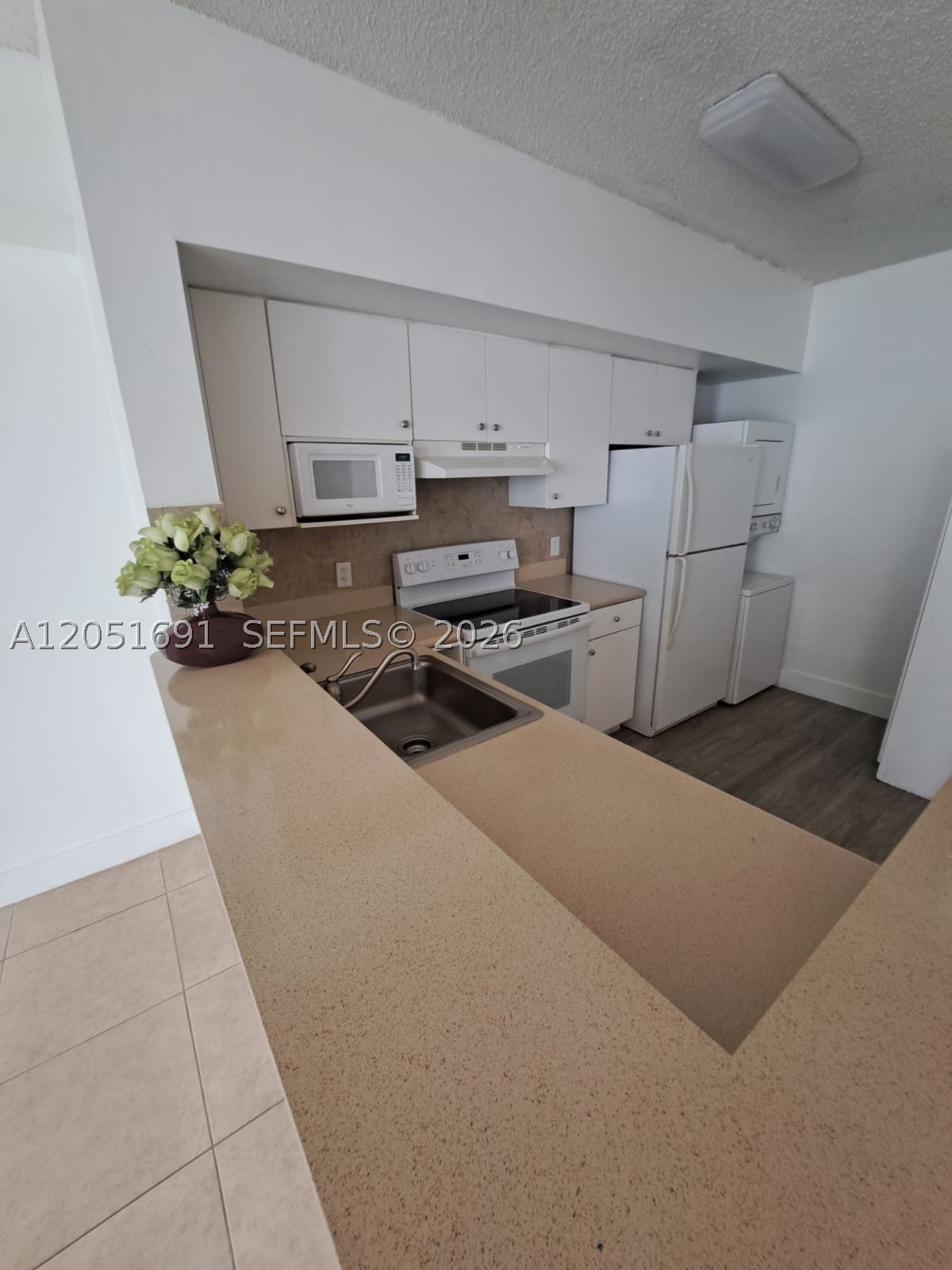 5085 NW 7th St #810, Miami FL 33126