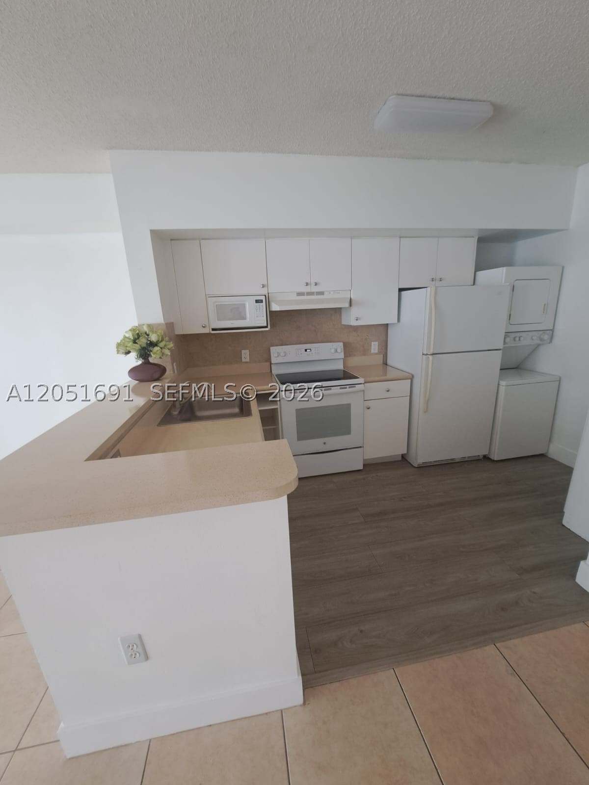 5085 NW 7th St #810, Miami FL 33126