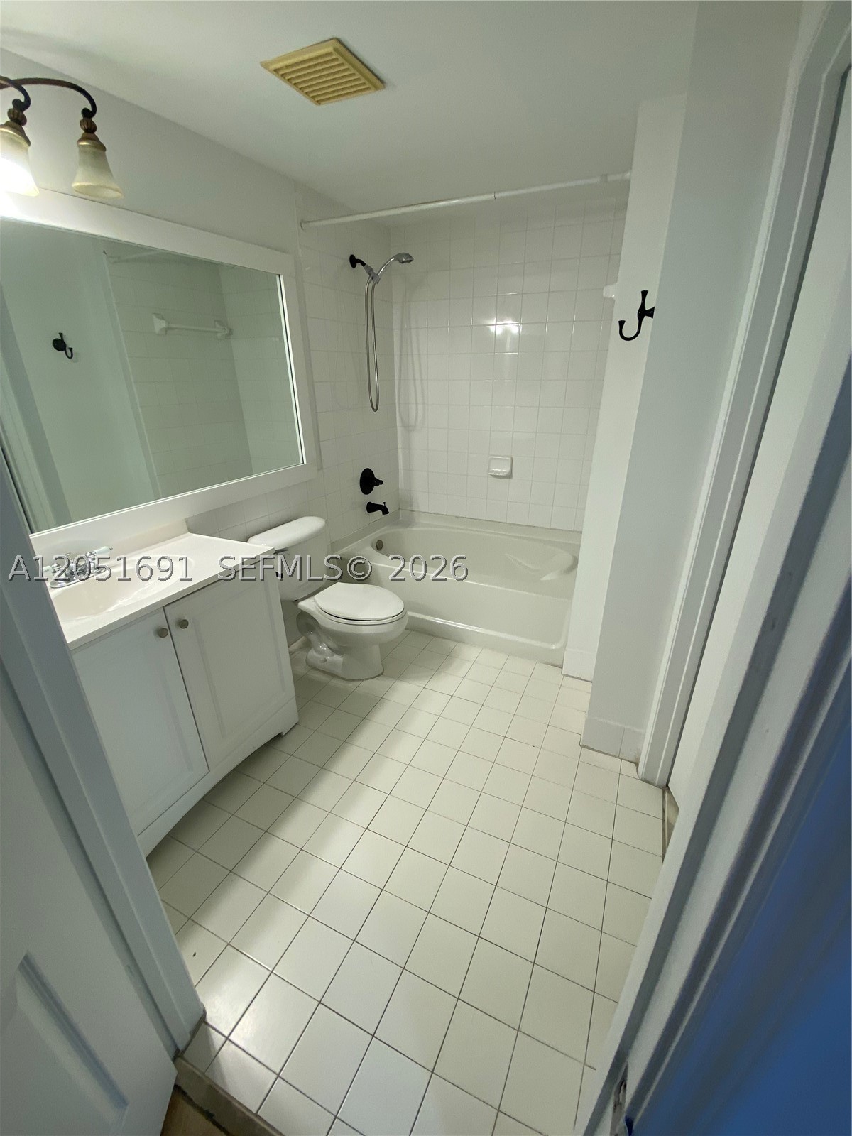 5085 NW 7th St #810, Miami FL 33126