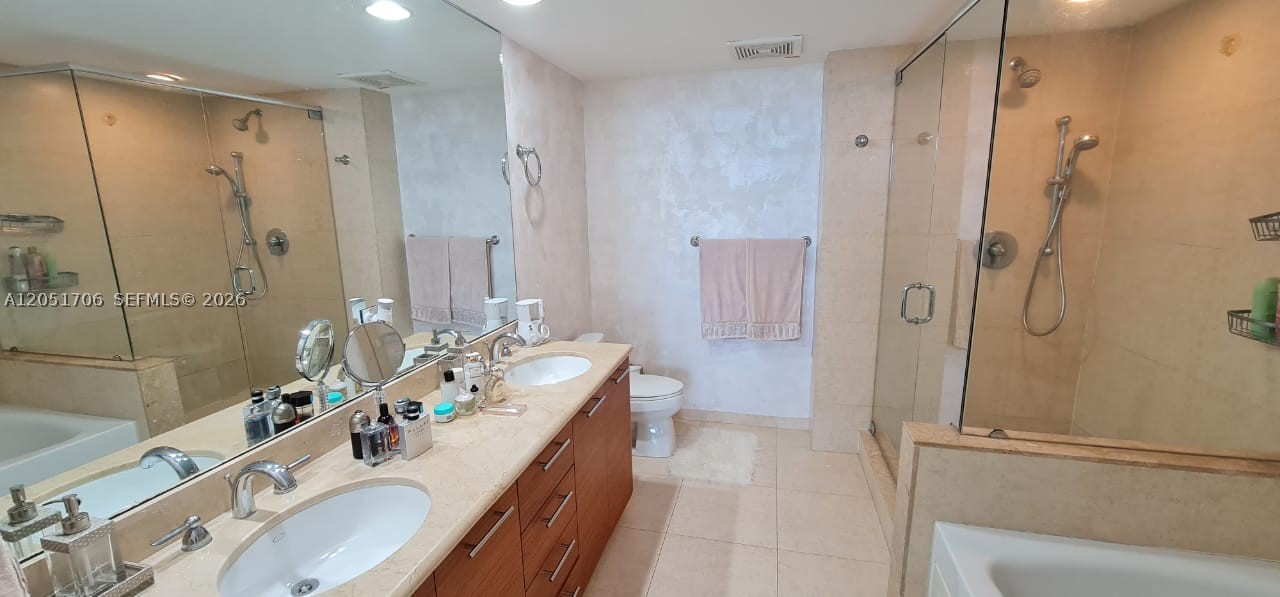 50 Biscayne Blvd #2810, Miami FL 33132