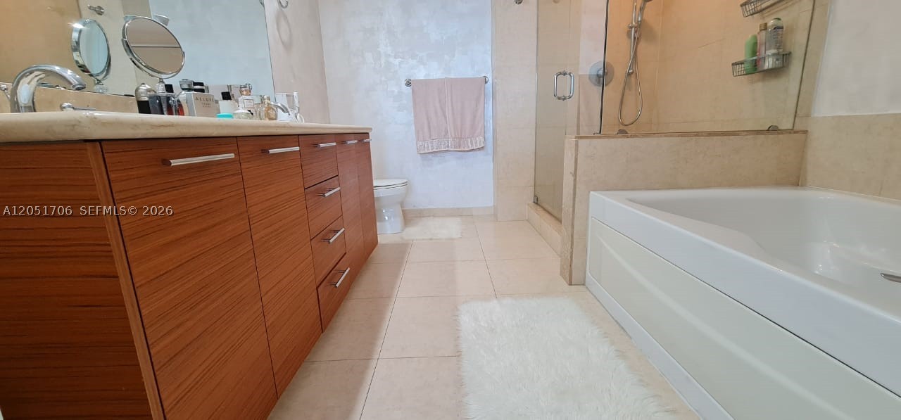 50 Biscayne Blvd #2810, Miami FL 33132