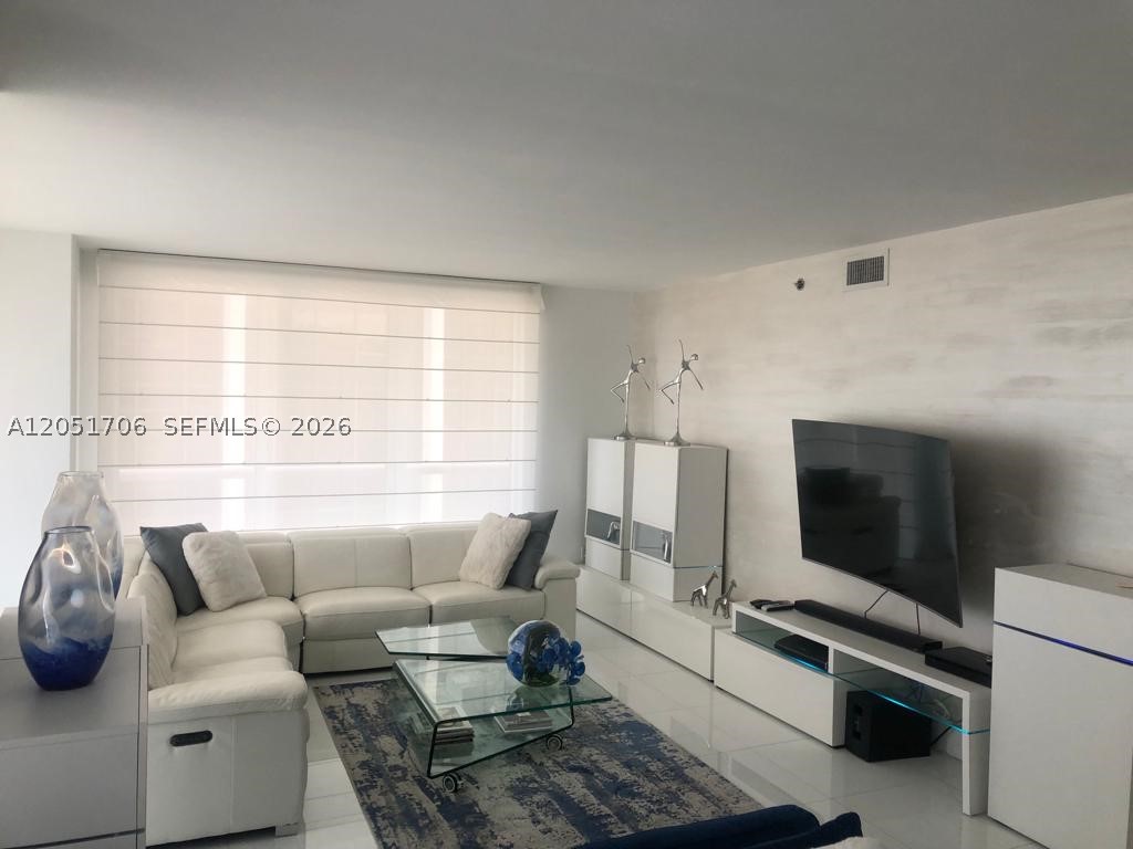 50 Biscayne Blvd #2810, Miami FL 33132