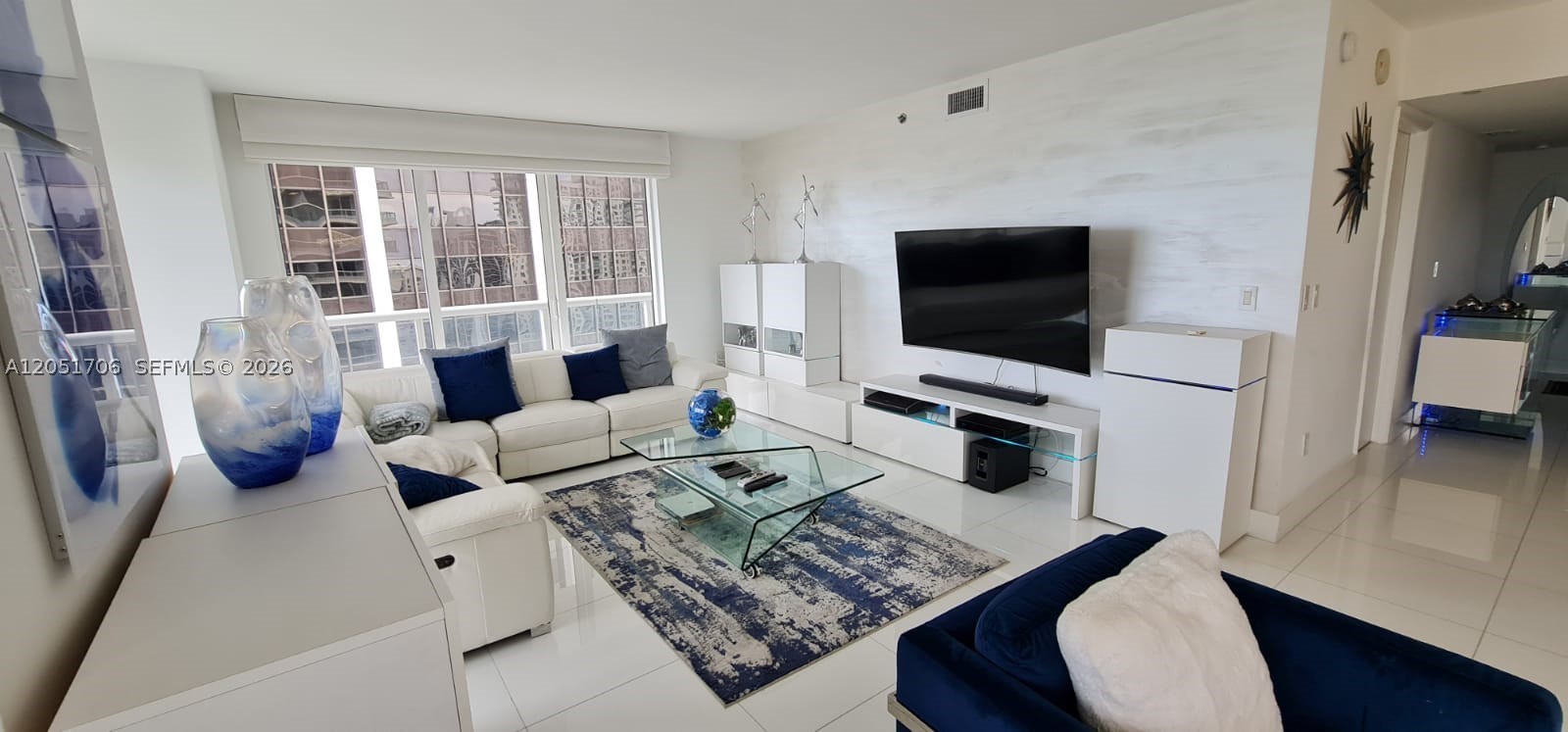 50 Biscayne Blvd #2810, Miami FL 33132