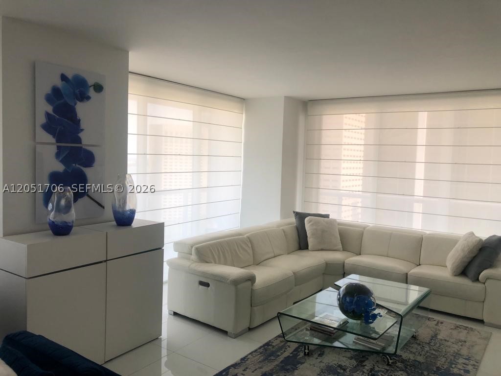 50 Biscayne Blvd #2810, Miami FL 33132