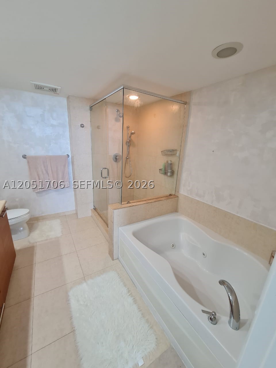 50 Biscayne Blvd #2810, Miami FL 33132