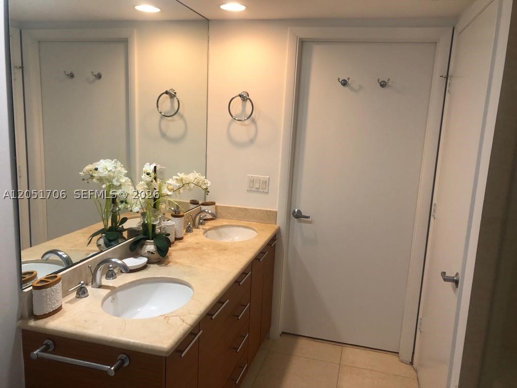 50 Biscayne Blvd #2810, Miami FL 33132