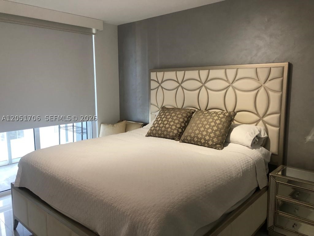 50 Biscayne Blvd #2810, Miami FL 33132