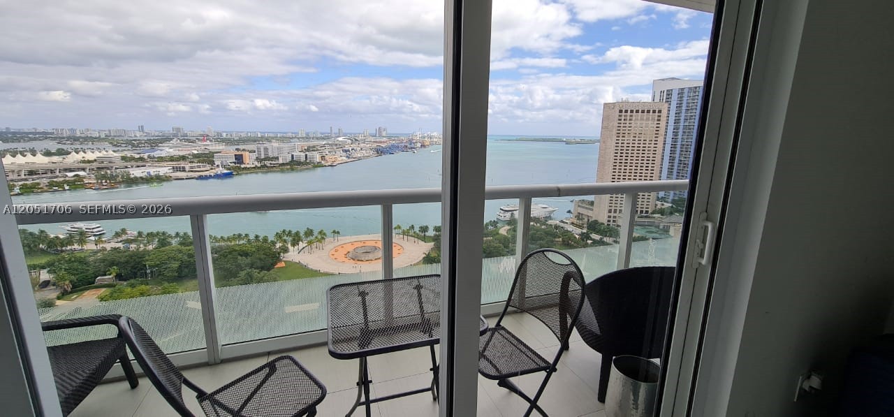 50 Biscayne Blvd #2810, Miami FL 33132