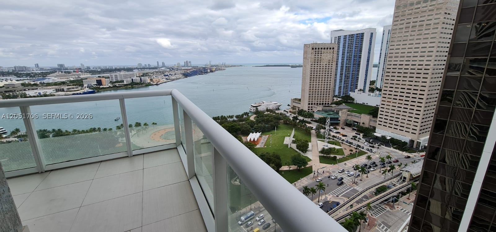 50 Biscayne Blvd #2810, Miami FL 33132