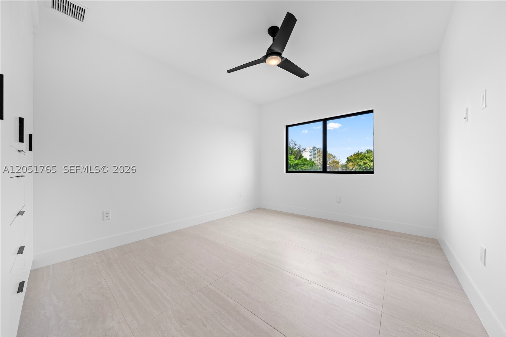 3189 SW 23rd St #Left, Miami FL 33145