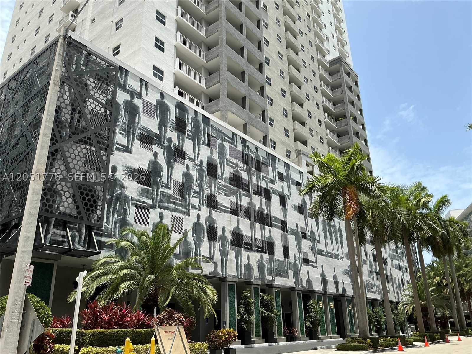 185 SE 14th Ter #1810, Miami FL 33131