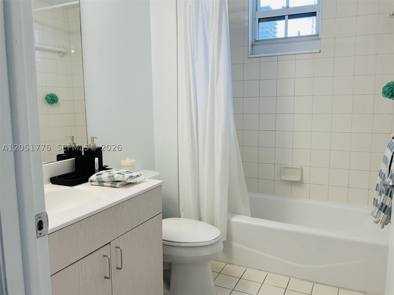 185 SE 14th Ter #1810, Miami FL 33131