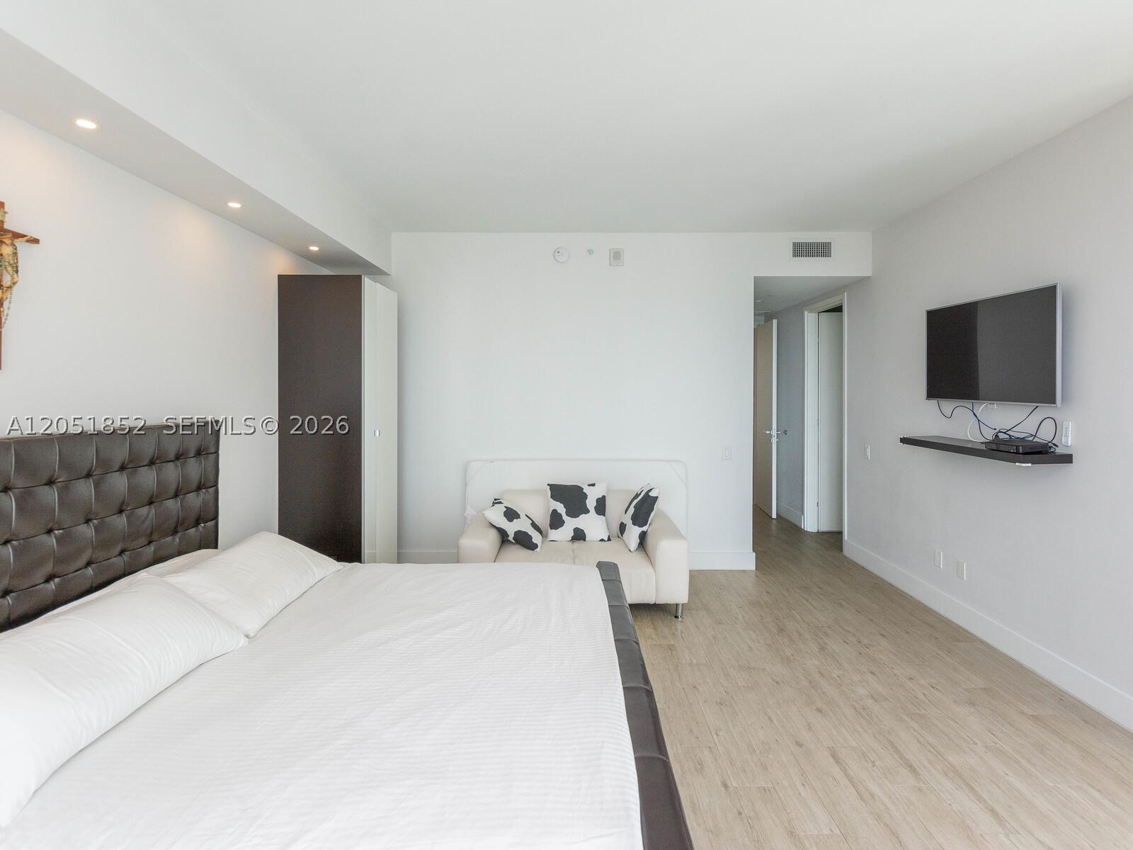 1300 Brickell Bay Dr #3804, Miami FL 33131