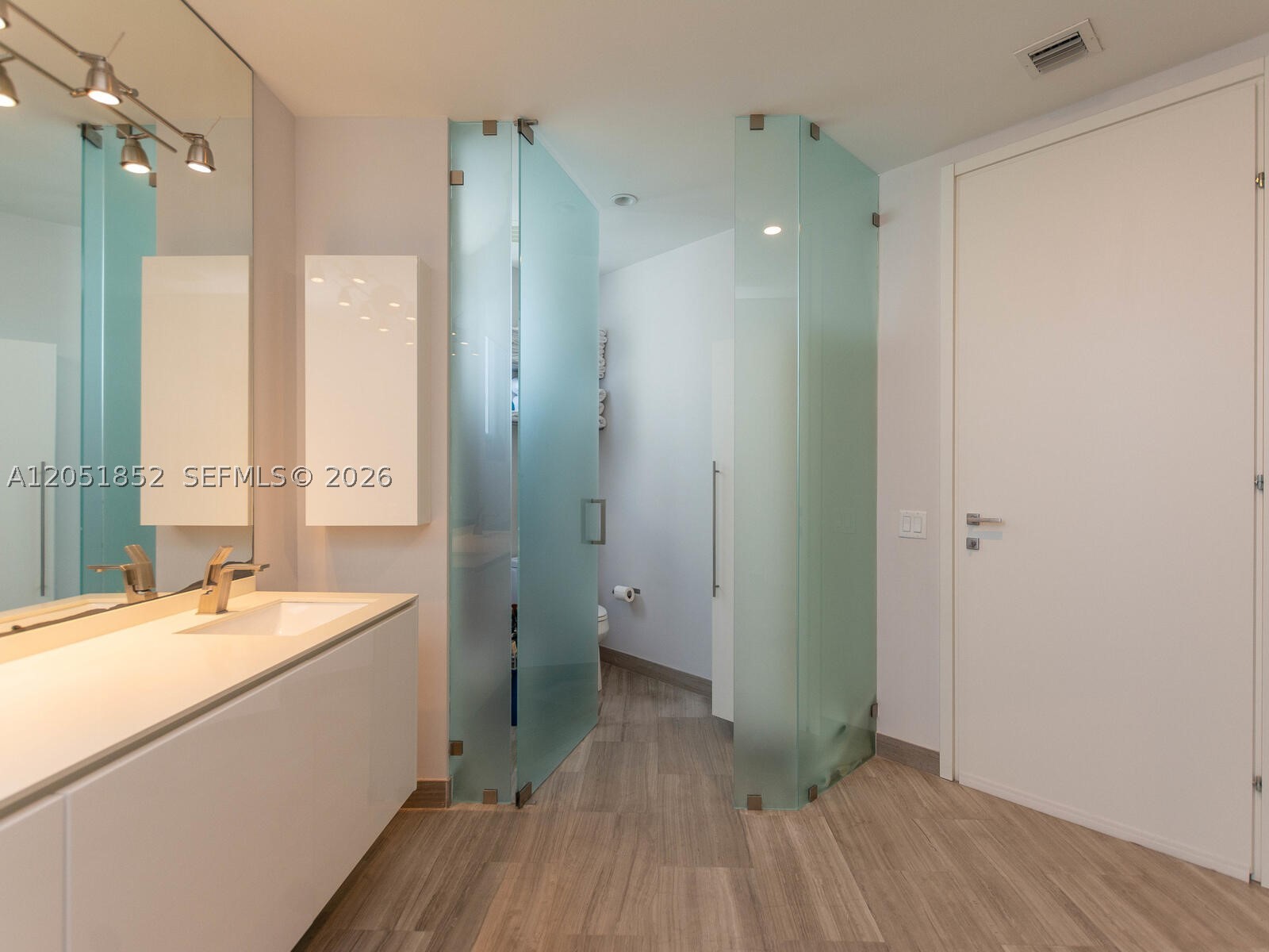 1300 Brickell Bay Dr #3804, Miami FL 33131