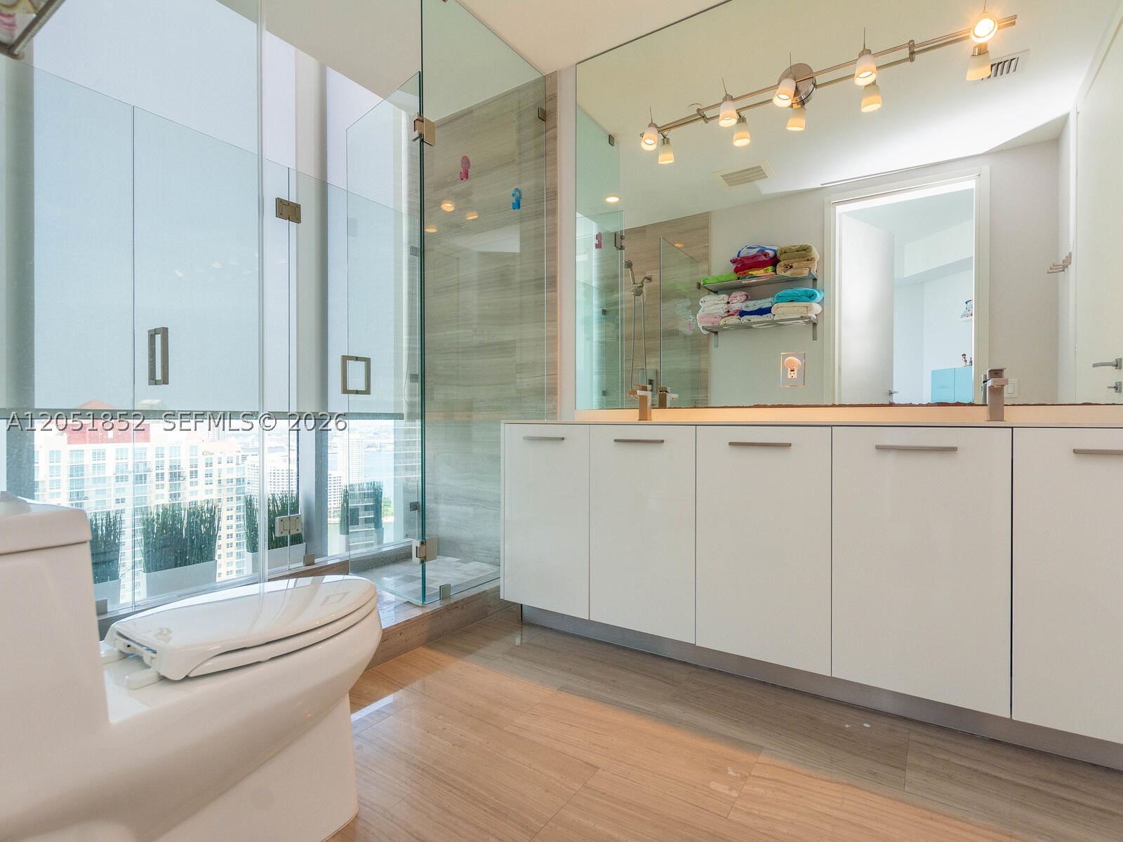 1300 Brickell Bay Dr #3804, Miami FL 33131