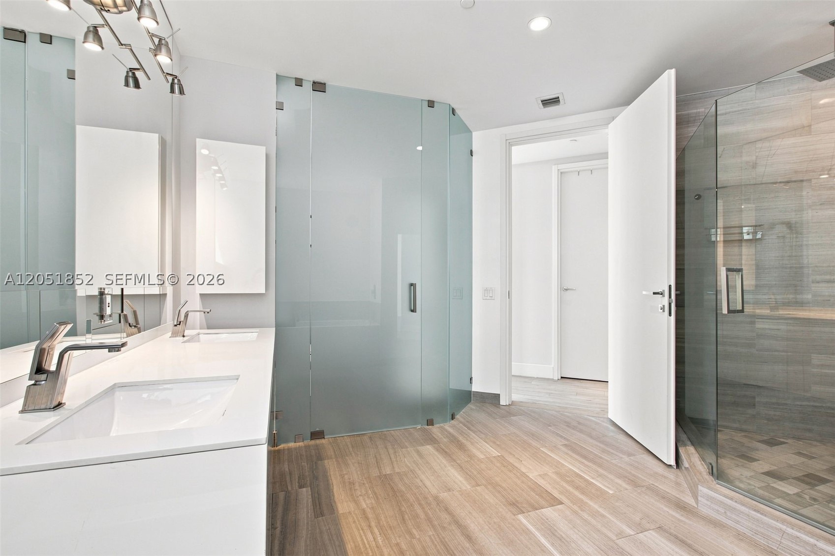 1300 Brickell Bay Dr #3804, Miami FL 33131