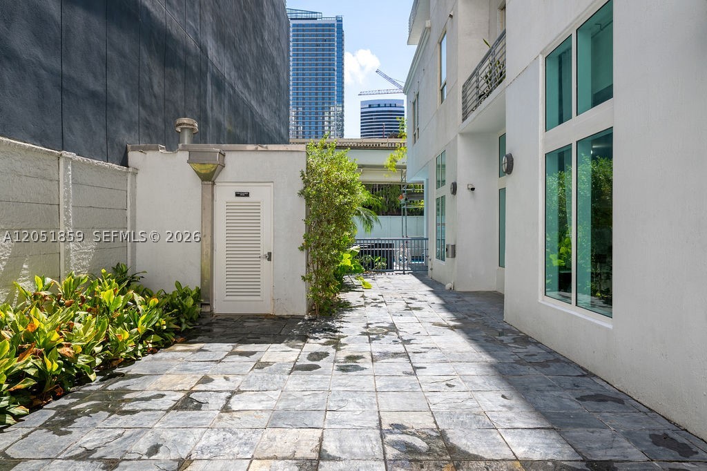 234 NE 3rd St #909, Miami FL 33132
