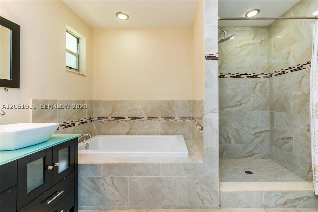 1529 Bayview Dr, Fort Lauderdale FL 33304