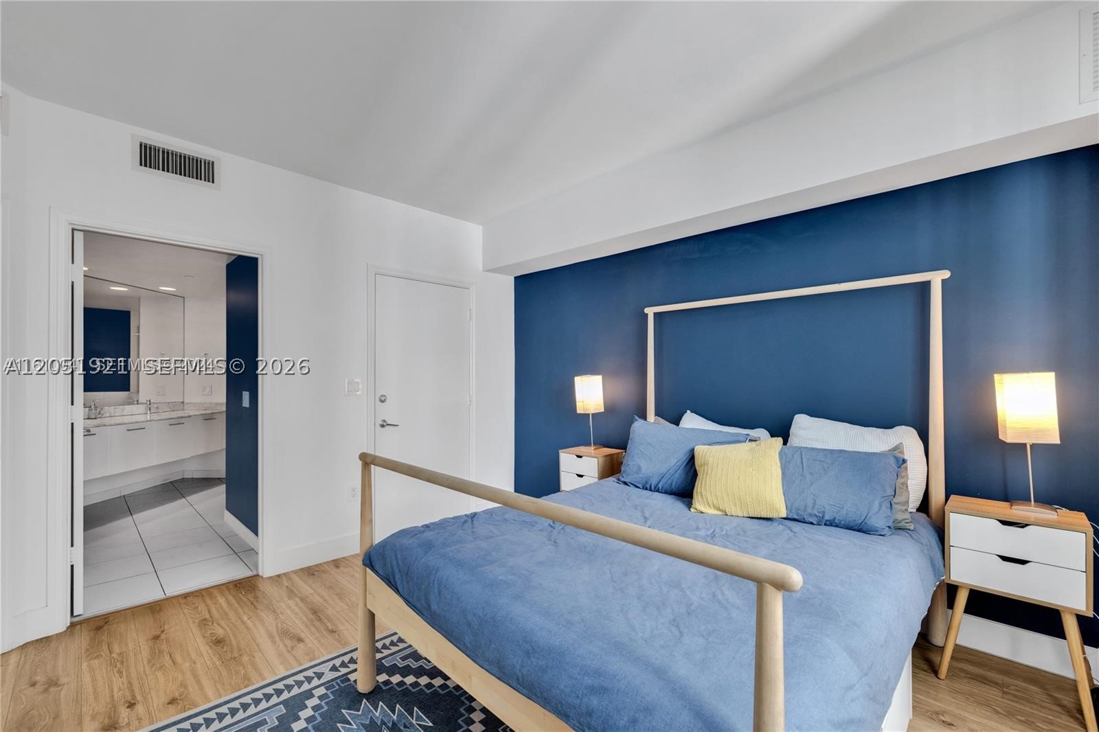 55 SE 6th St #2001, Miami FL 33131