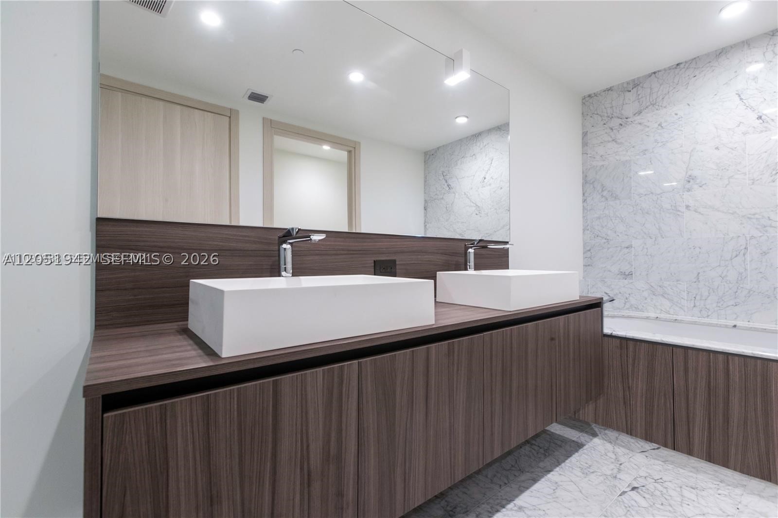 1000 Brickell Plz #2110, Miami FL 33131