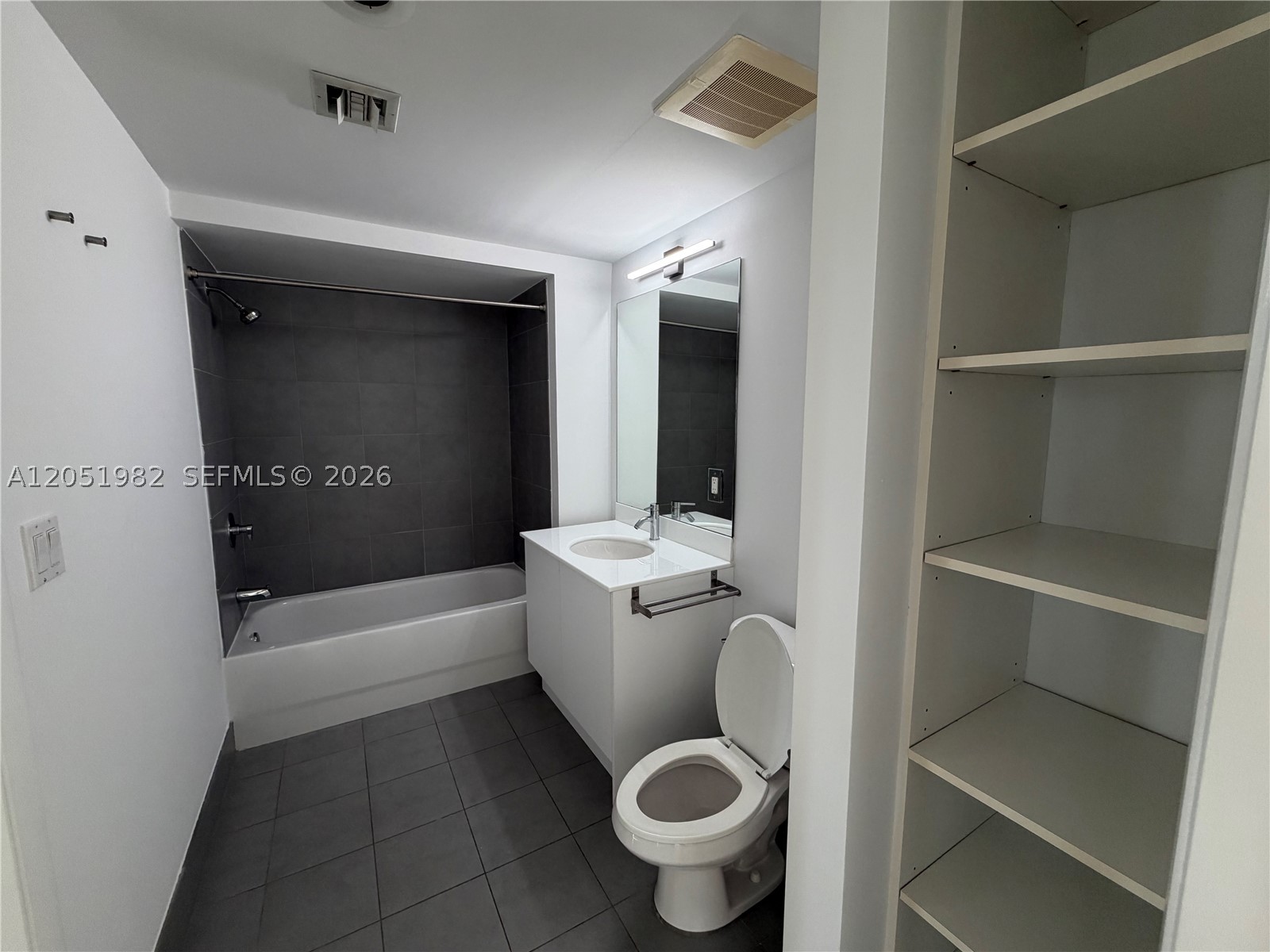92 SW 3rd St #5012, Miami FL 33130
