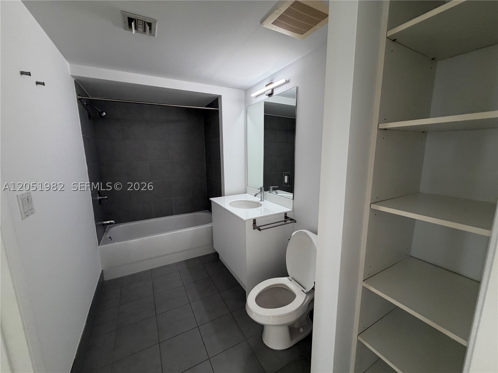 92 SW 3rd St #5012, Miami FL 33130