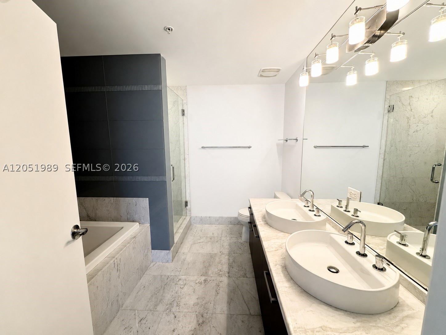 244 Biscayne Blvd #3903, Miami FL 33132