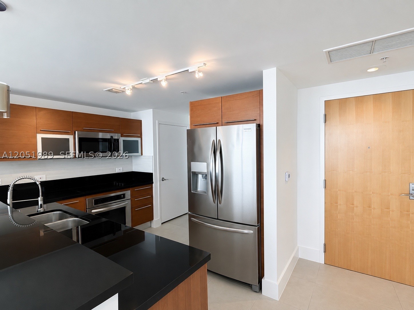 244 Biscayne Blvd #3903, Miami FL 33132